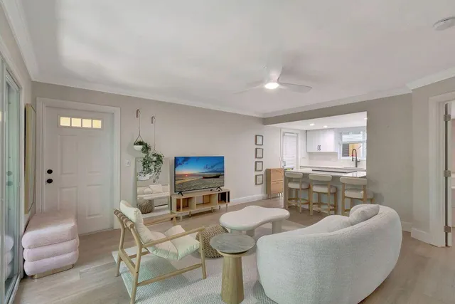 $3,800 | 49 Southeast 7th Avenue, Unit 2, Delray Beach, FL 33483