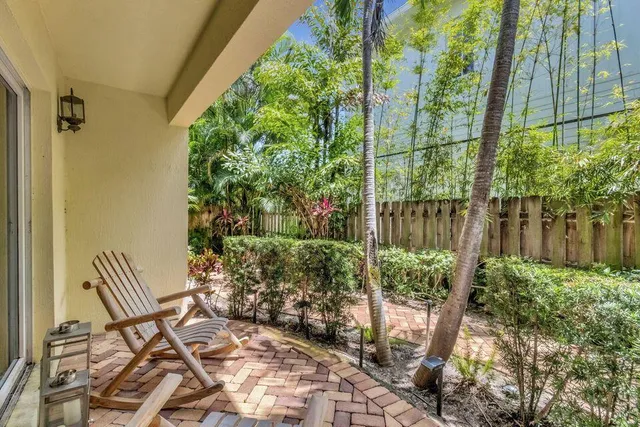 $3,800 | 49 Southeast 7th Avenue, Unit 2, Delray Beach, FL 33483