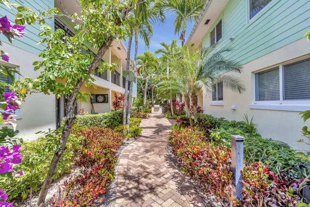 $3,800 | 49 Southeast 7th Avenue, Unit 2, Delray Beach, FL 33483