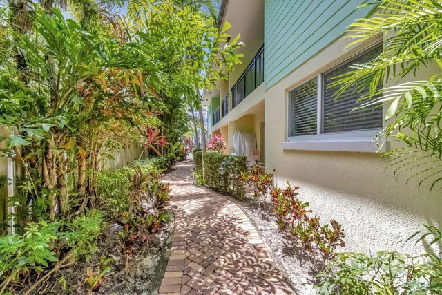 $3,800 | 49 Southeast 7th Avenue, Unit 2, Delray Beach, FL 33483
