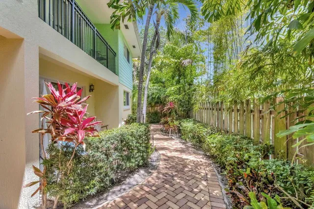 $3,800 | 49 Southeast 7th Avenue, Unit 2, Delray Beach, FL 33483
