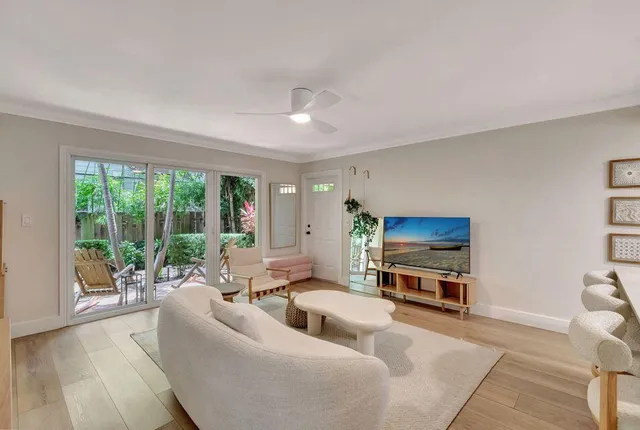 $3,800 | 49 Southeast 7th Avenue, Unit 2, Delray Beach, FL 33483