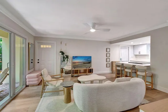 $3,800 | 49 Southeast 7th Avenue, Unit 2, Delray Beach, FL 33483