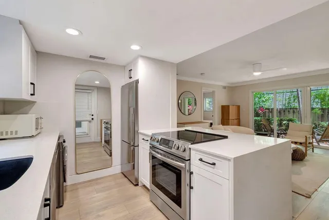 $3,800 | 49 Southeast 7th Avenue, Unit 2, Delray Beach, FL 33483