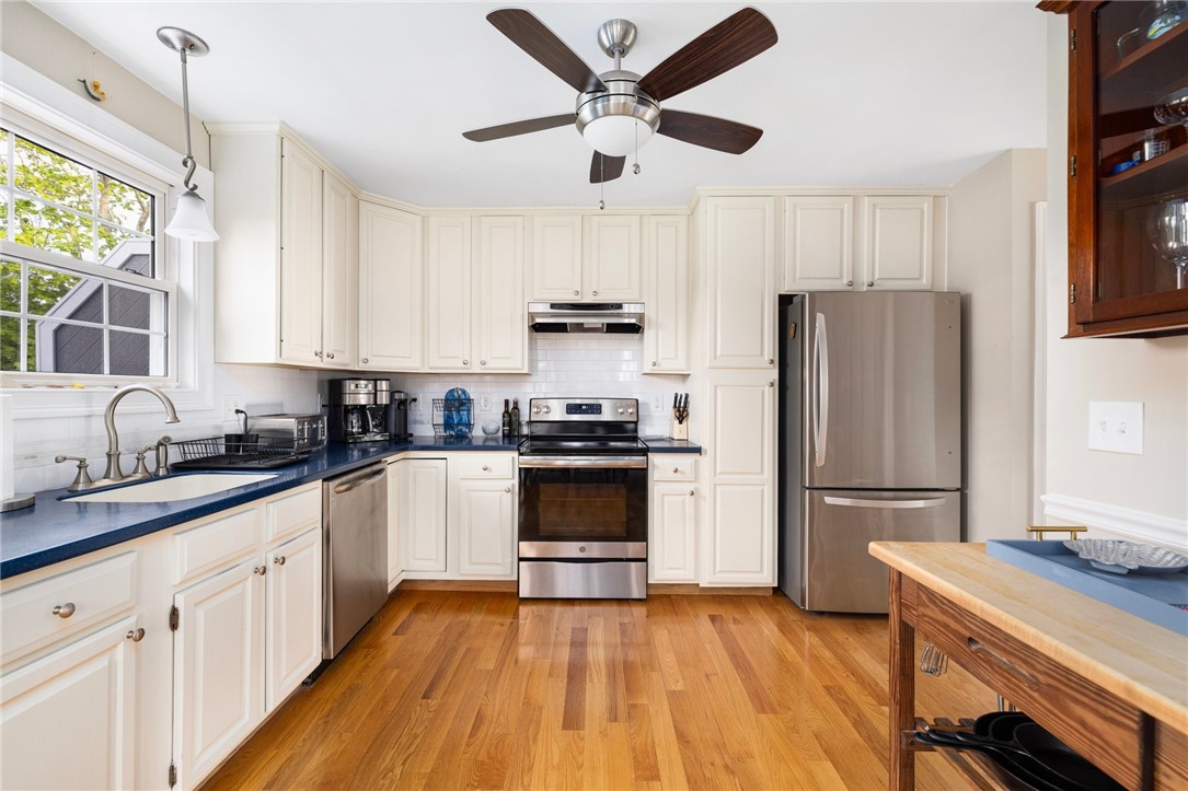 32 East Avenue, Unit A Westerly, RI 02891 - Photo 12 of 33