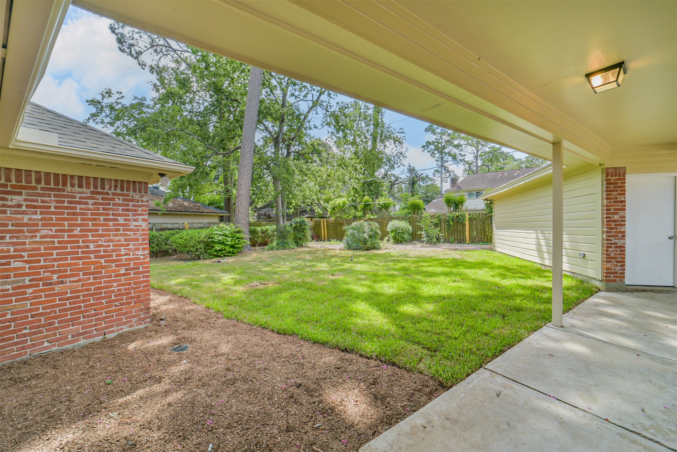 1011 Baltic Lane Houston, TX 77090 - Photo 42 of 43 a view of yard with green space
