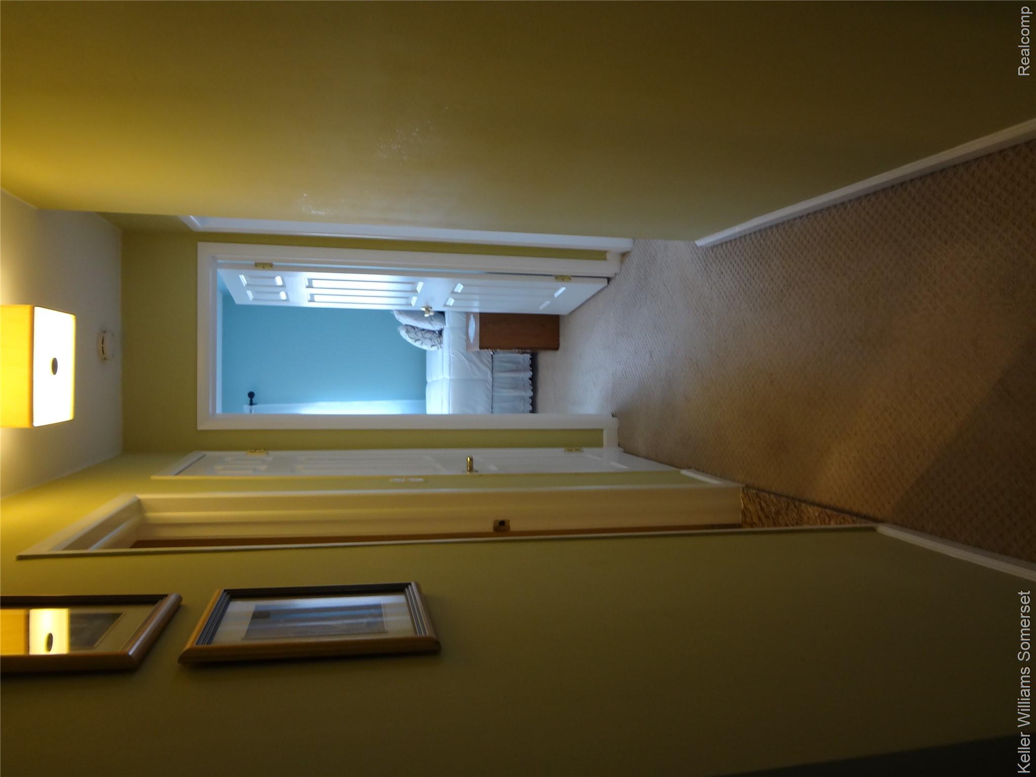 29626 Hoover Road, Unit 626 Warren, MI 48093 - Photo 11 of 35 Corridor featuring carpet and baseboards