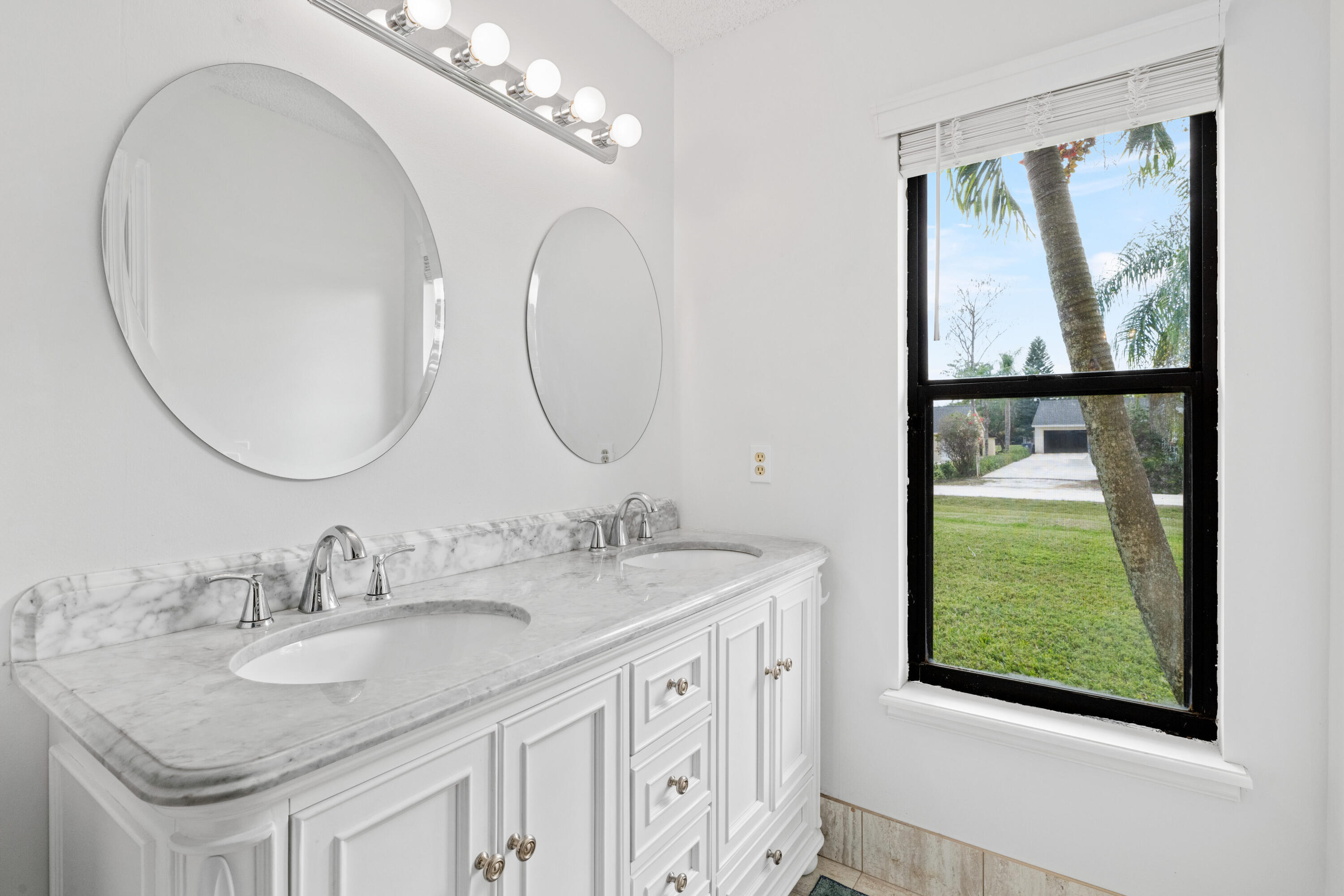 16887 West Cornwall Drive Loxahatchee, FL 33470 - Photo 11 of 37 16887 Cornwall Dr W-print-047-027-DSC 02