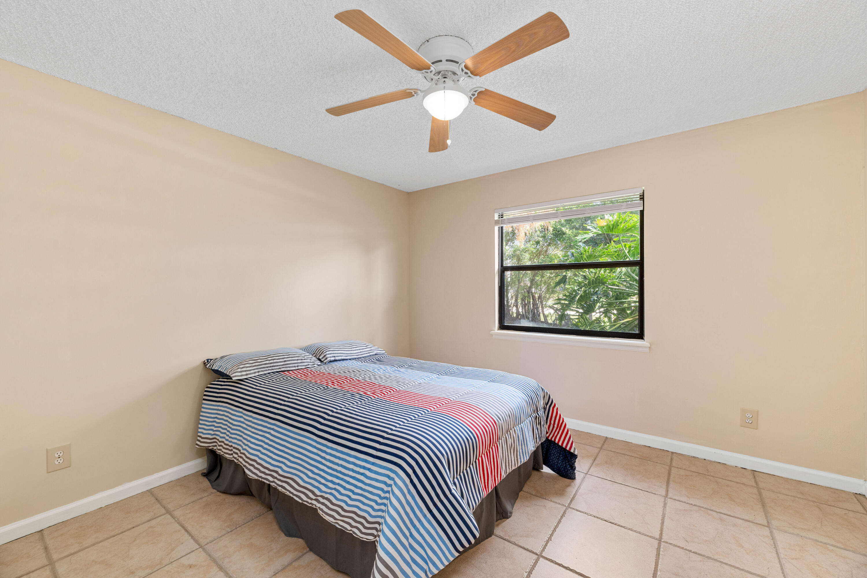 16887 West Cornwall Drive Loxahatchee, FL 33470 - Photo 20 of 37 16887 Cornwall Dr W-print-038-032-DSC 02