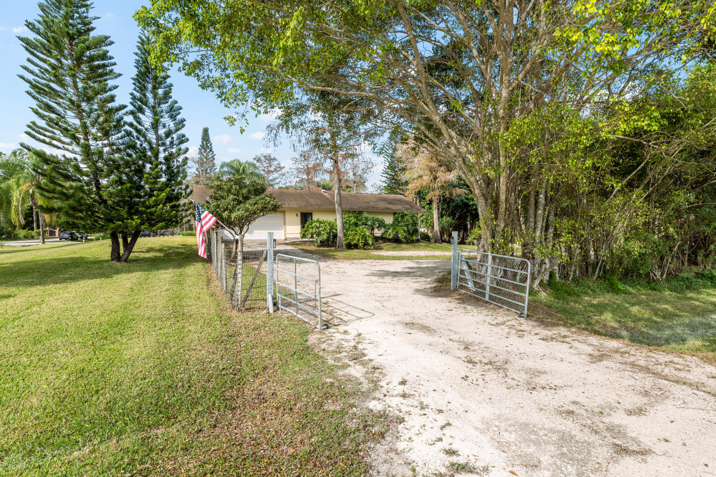 16887 West Cornwall Drive Loxahatchee, FL 33470 - Photo 32 of 37 a garden view with a sitting space
