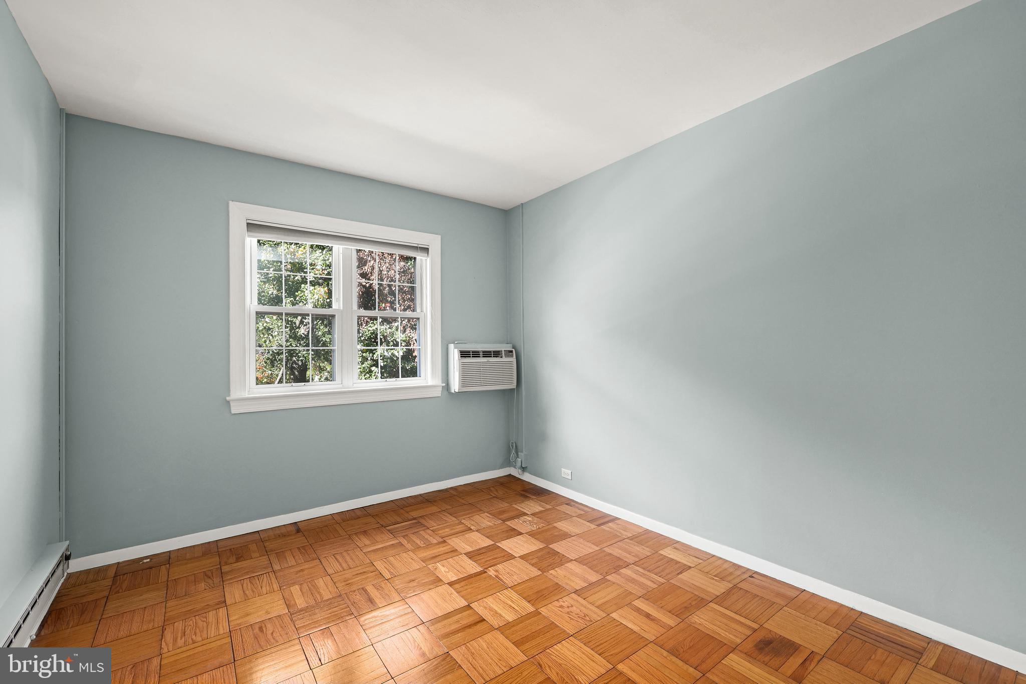 3519 Valley Drive Alexandria, VA 22302 - Photo 18 of 54 an empty room with windows