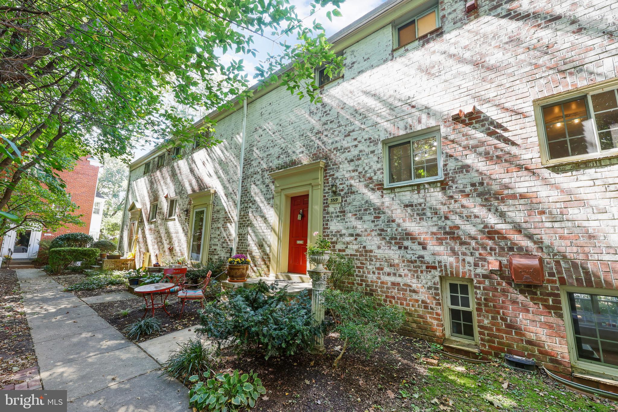 3519 Valley Drive Alexandria, VA 22302 - Photo 22 of 54 a front view of a house with a yard