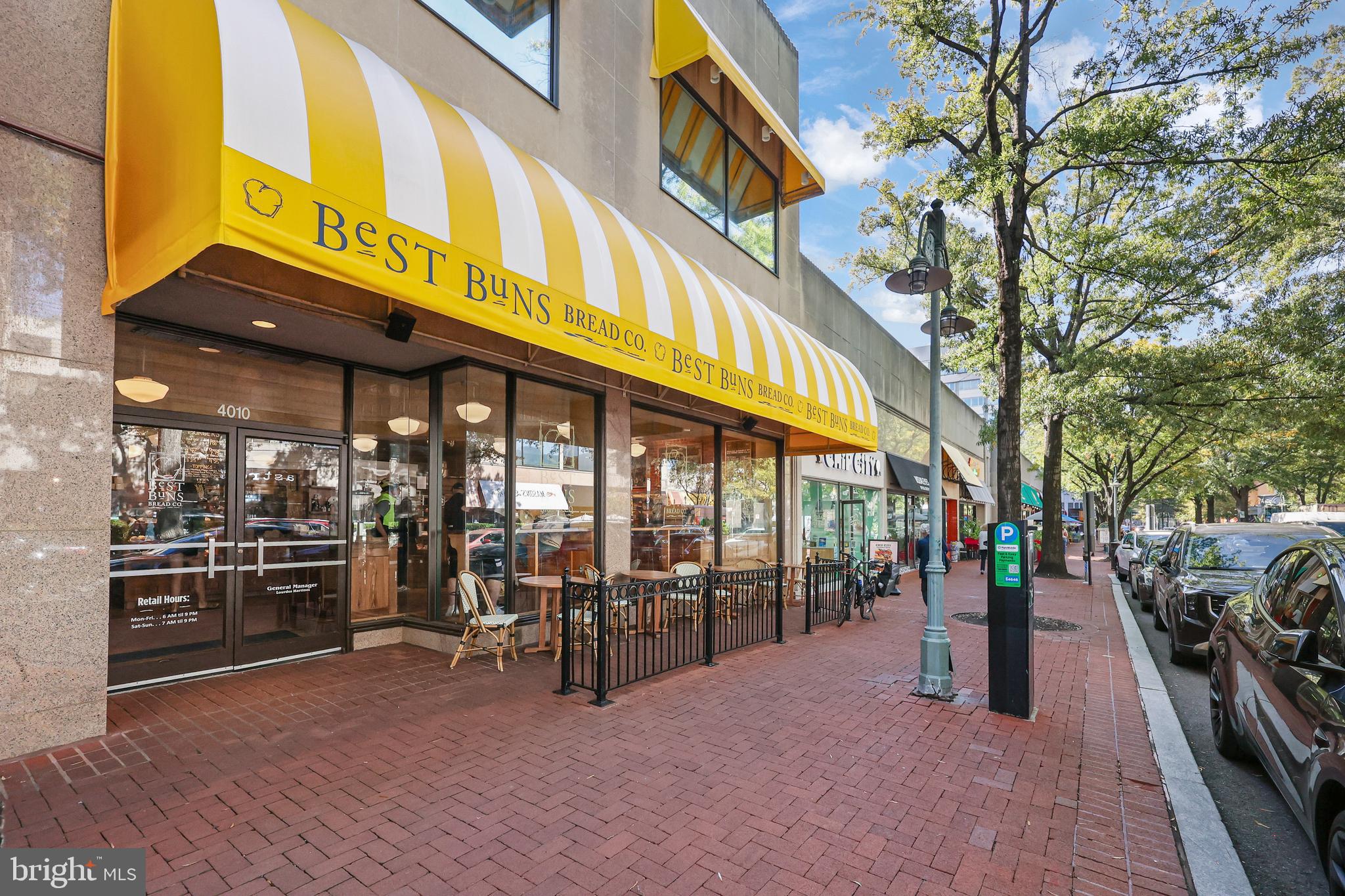 3519 Valley Drive Alexandria, VA 22302 - Photo 35 of 54 a view of a building with sitting area