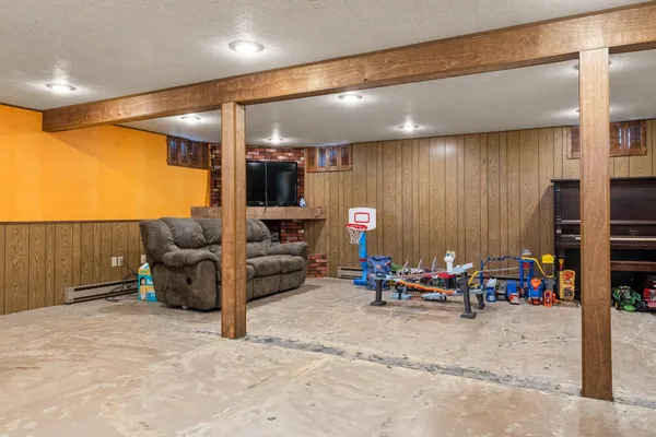 $200,000 | 306 6th Street, Finley, ND 58230
