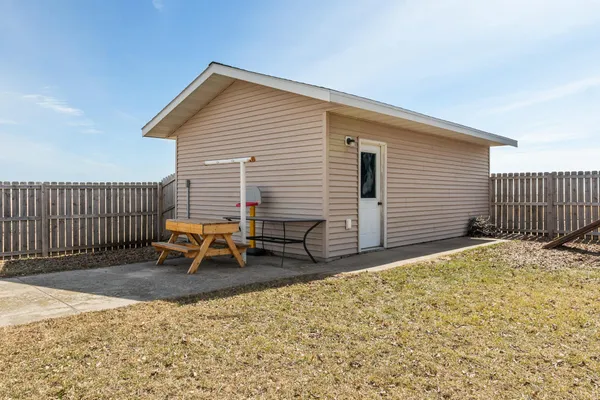 $200,000 | 306 6th Street, Finley, ND 58230
