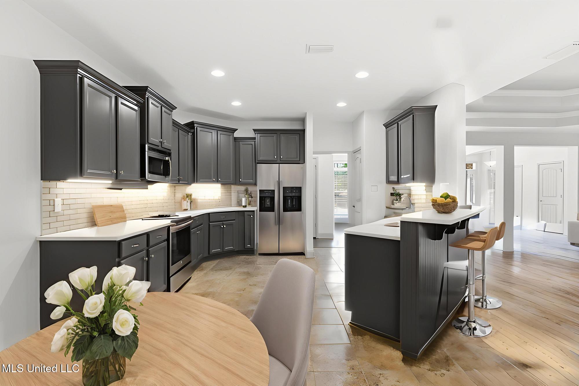 14 East Yellowstone Road Hattiesburg, MS 39402 - Photo 44 of 48 dsc06965 - kitchen - standard - 2