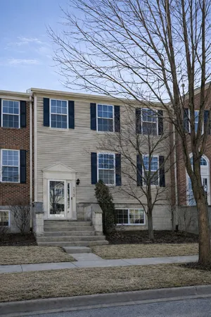 $2,700 | 212 Willow Boulevard, Unit 212, Willow Springs, IL 60480