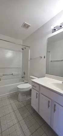 $2,700 | 212 Willow Boulevard, Unit 212, Willow Springs, IL 60480