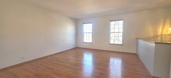 $2,700 | 212 Willow Boulevard, Unit 212, Willow Springs, IL 60480