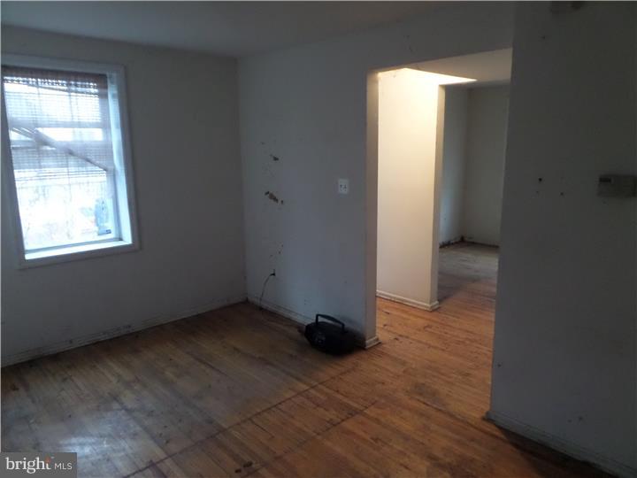 3117 South Constitution Road Camden, NJ 08104 - Photo 3 of 4 Living Room