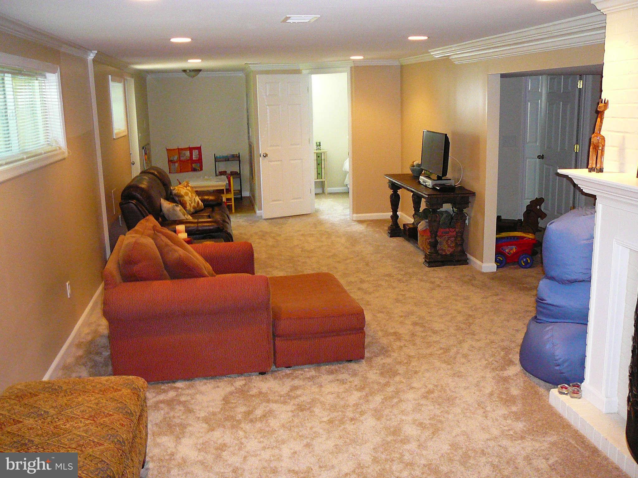 7230 Gresham Street Springfield, VA 22151 - Photo 10 of 24 Interior (General)