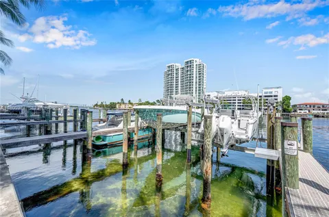 $1,290,000 | 7929 West Drive, Unit PH1601, North Bay Village, FL 33141