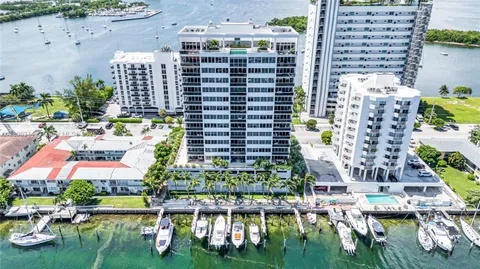 $1,100,000 | 7929 West Drive, Unit PH1601, North Bay Village, FL 33141