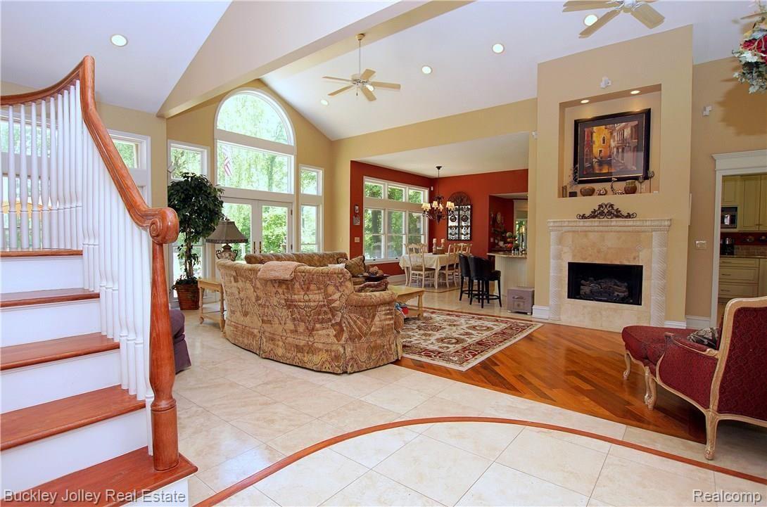 11631 Ridge Road South Lyon, MI 48178 - Photo 8 of 40 Grand Sweeping Entrance