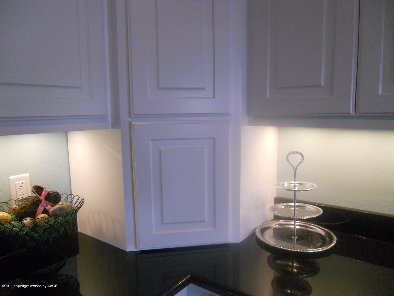 19201 McPherson Road Amarillo, TX 79119 - Photo 12 of 30 Appliance cabinet with plug inside