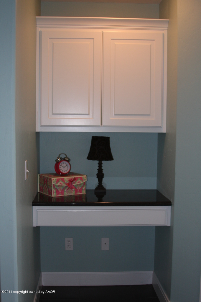 19201 McPherson Road Amarillo, TX 79119 - Photo 23 of 30 Hall Desk Area
