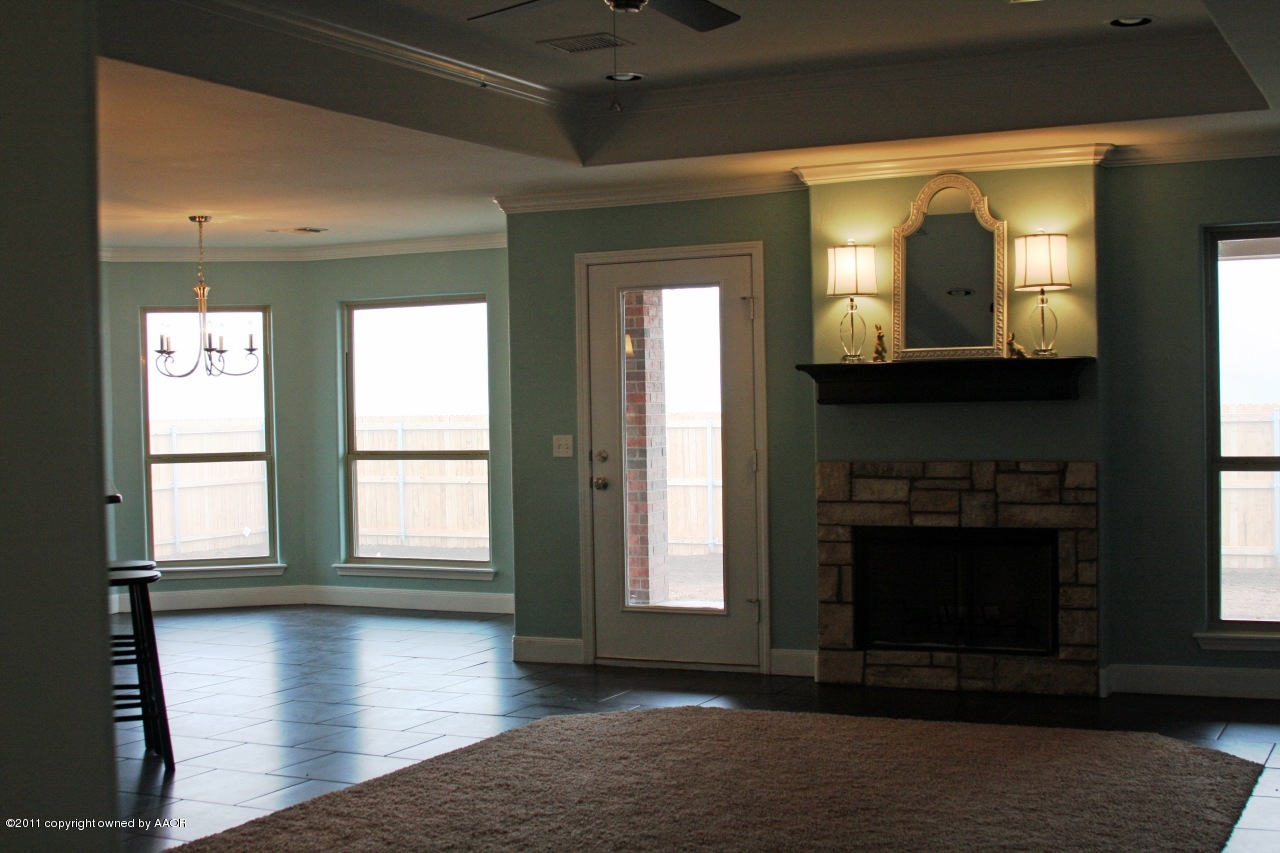 19201 McPherson Road Amarillo, TX 79119 - Photo 5 of 30 Living 2