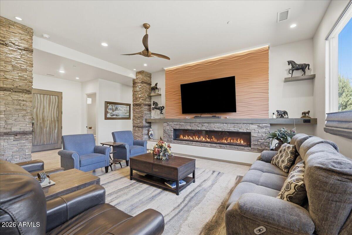 105 Regan Road Sedona, AZ 86351 - Photo 6 of 26 14-Living Room