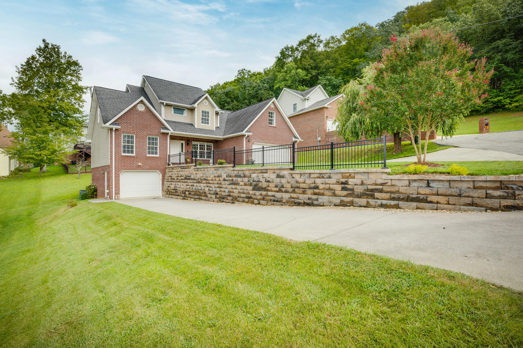 3917 Leaf Point Kingsport, TN 37663 - Photo 2 of 45 002