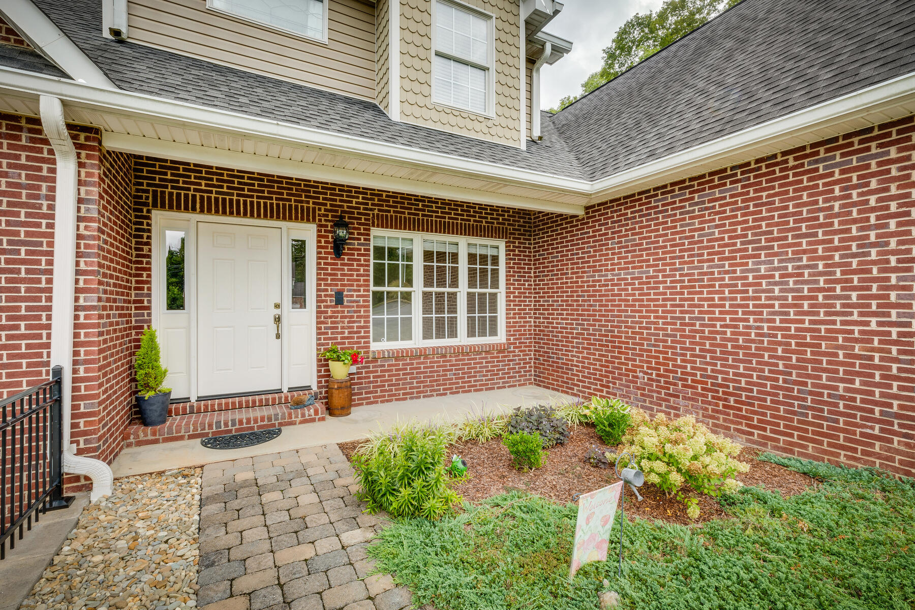 3917 Leaf Point Kingsport, TN 37663 - Photo 3 of 45 003