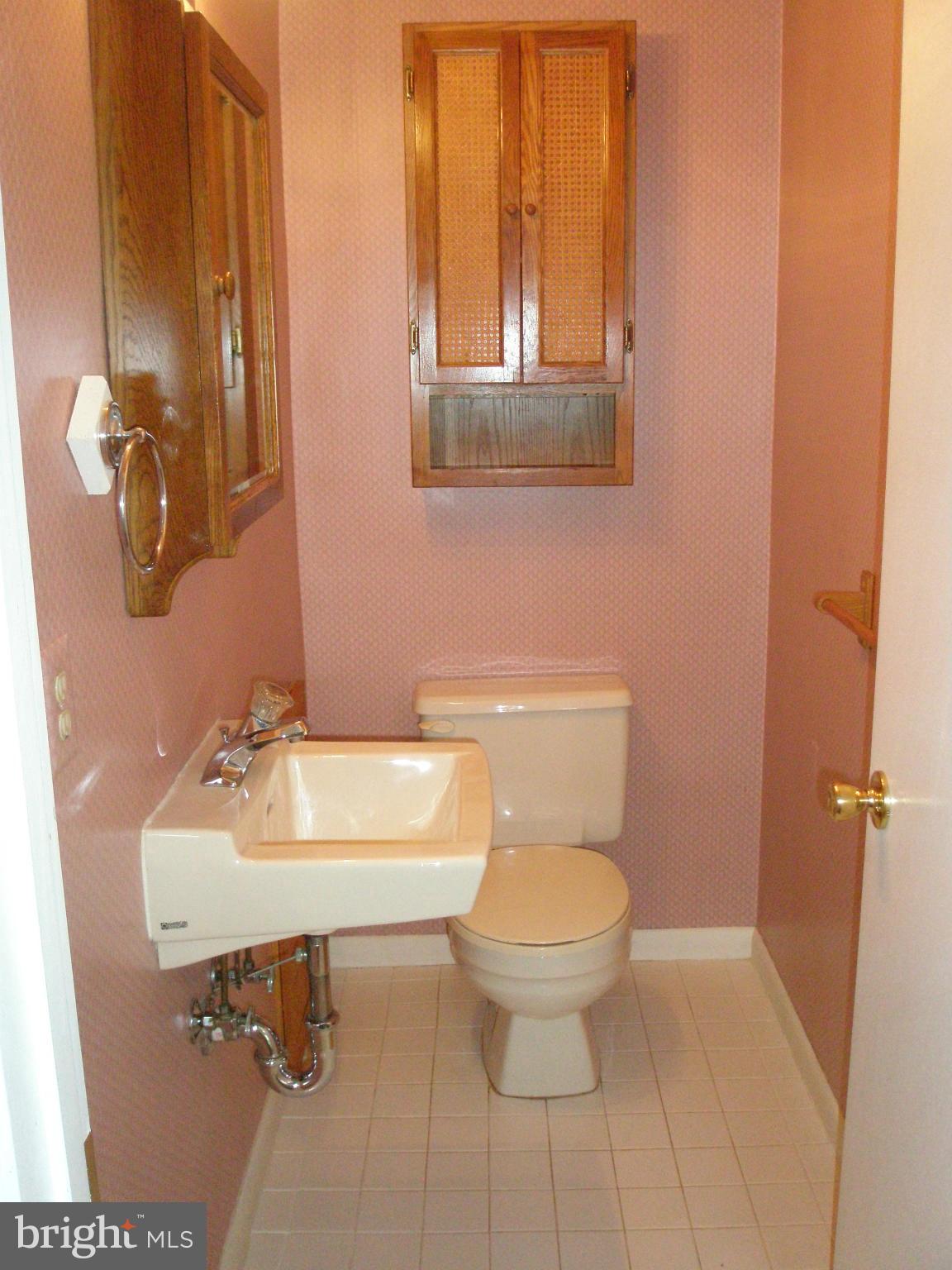 5305 Oldcastle Lane Springfield, VA 22151 - Photo 17 of 22 Bath