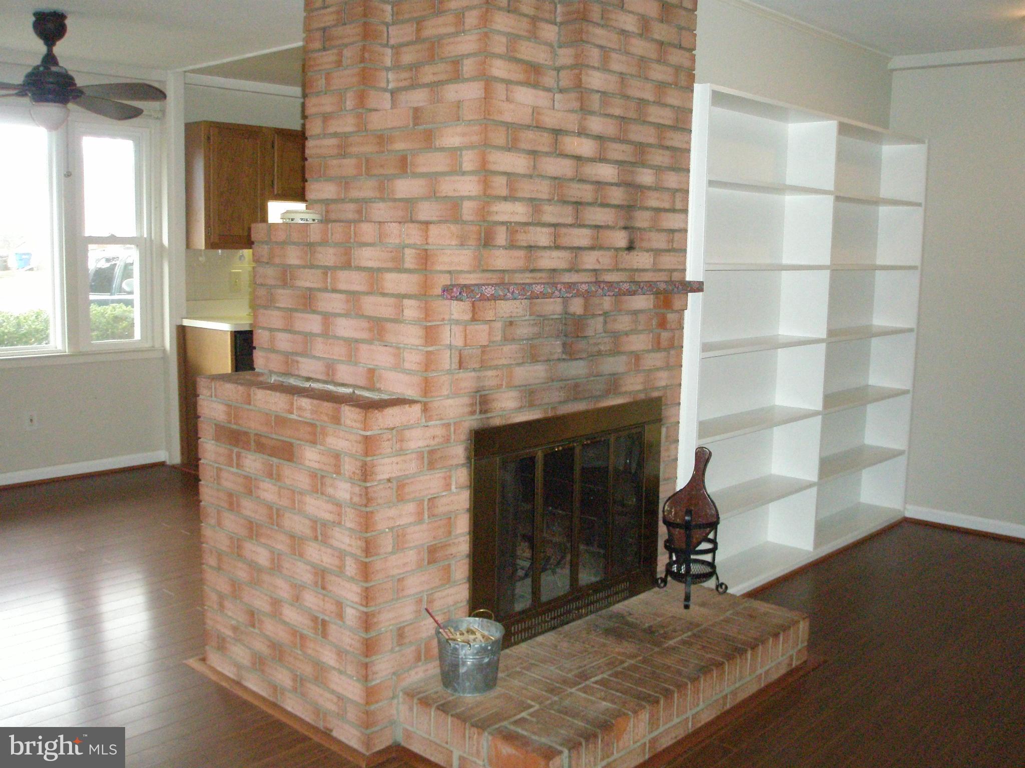 5305 Oldcastle Lane Springfield, VA 22151 - Photo 5 of 22 Living Room