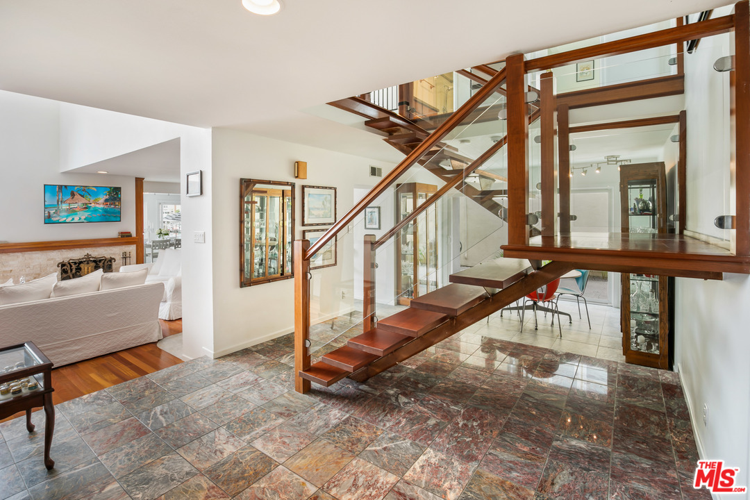 3810 West Hemlock Street Oxnard, CA 93035 - Photo 4 of 31