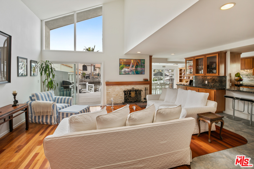 3810 West Hemlock Street Oxnard, CA 93035 - Photo 5 of 31