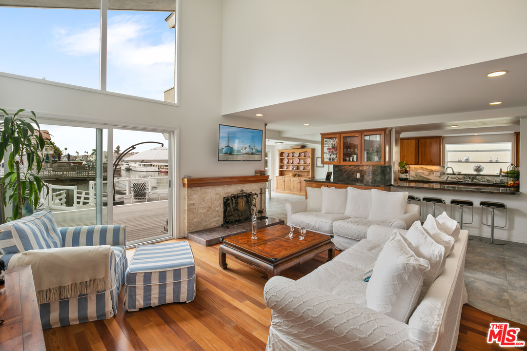 3810 West Hemlock Street Oxnard, CA 93035 - Photo 6 of 31