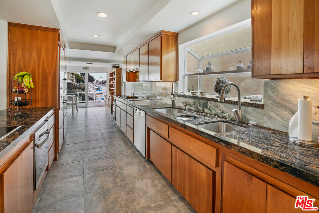 3810 West Hemlock Street Oxnard, CA 93035 - Photo 10 of 31