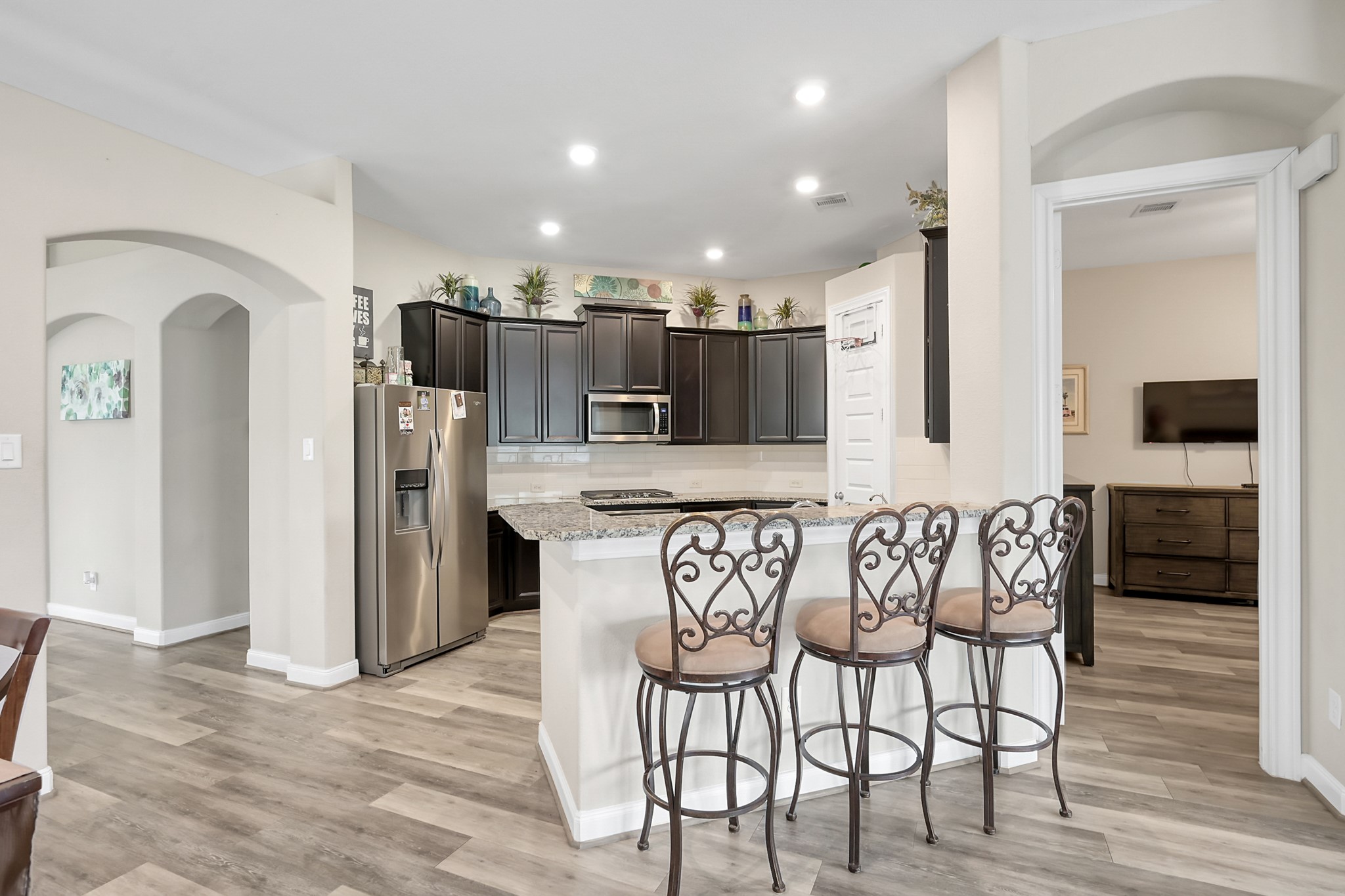 17923 Durango Point Court Tomball, TX 77377 - Photo 13 of 36 The breakfast bar is the perfect spot for a casual meal.