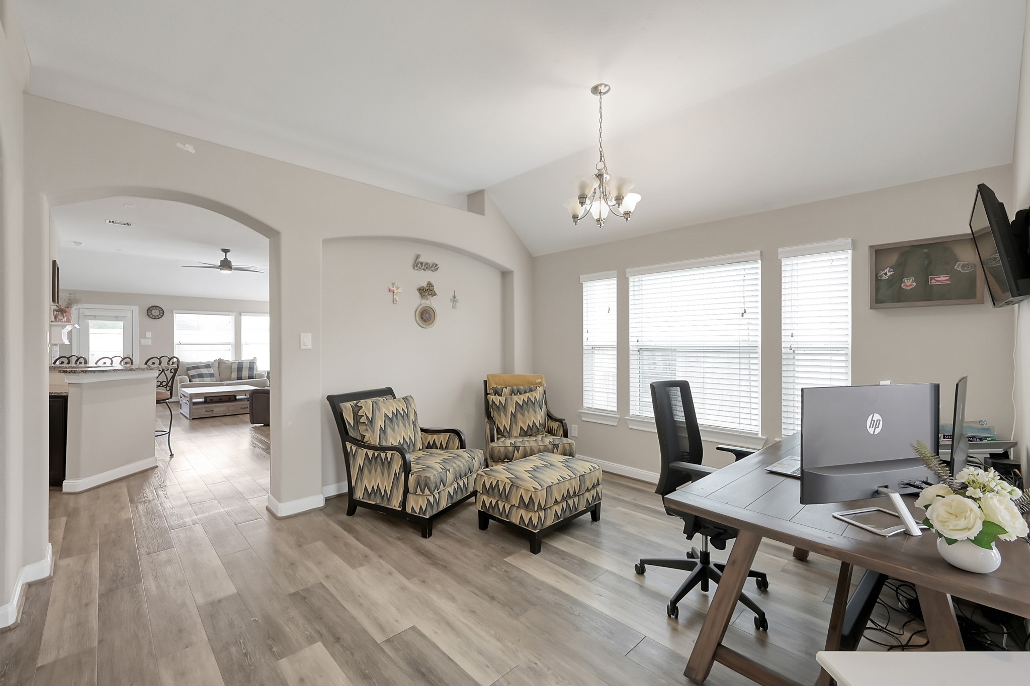 17923 Durango Point Court Tomball, TX 77377 - Photo 5 of 36 There are arched doorways and art niches throughout. The home has large windows bringing in lots of natural light.