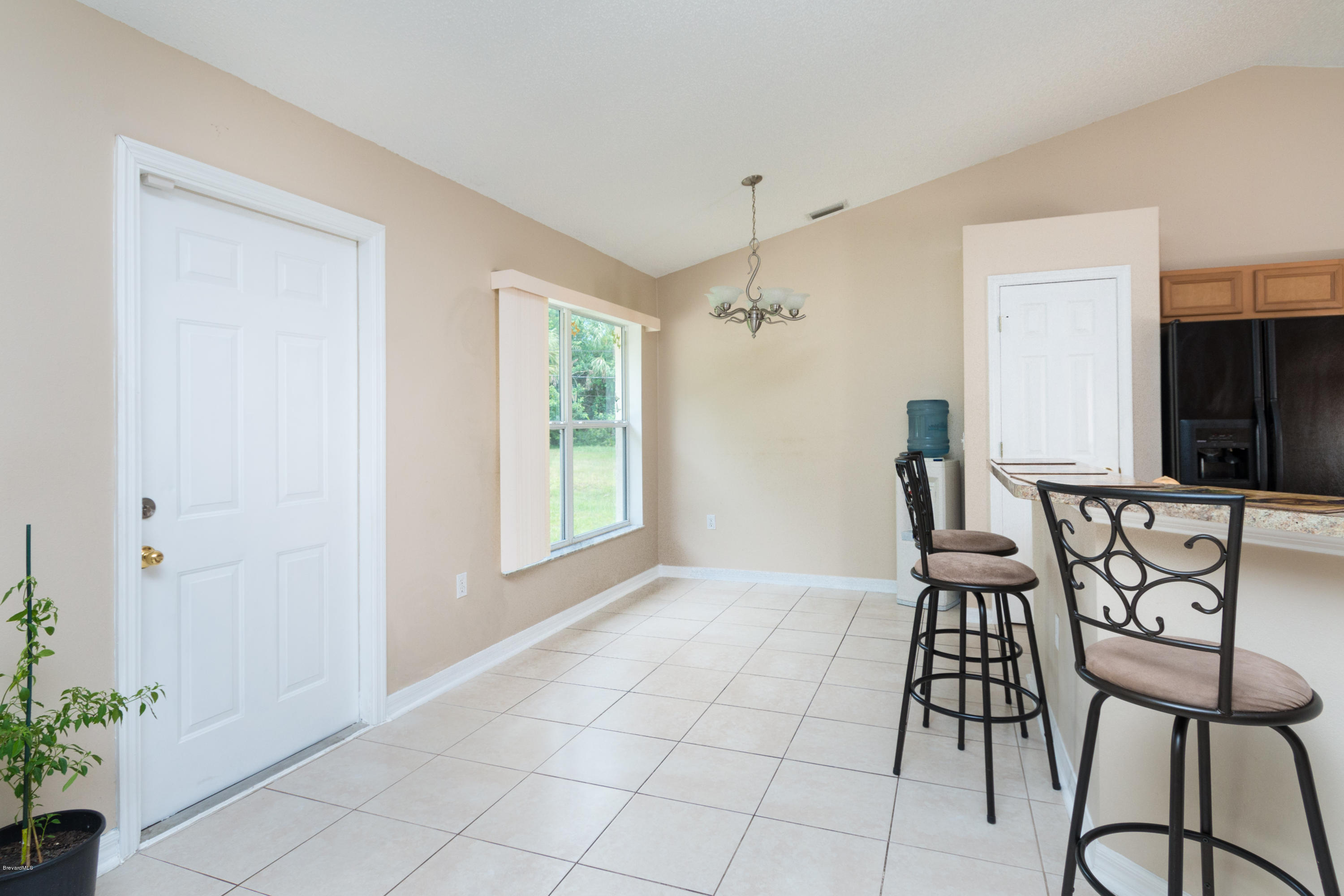 880 Tupelo Road Southwest Palm Bay, FL 32908 - Photo 5 of 15 Eat-in Kitchen