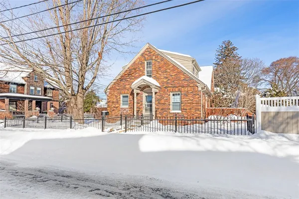 $2,825 | 31 Washington Street, Warren, RI 02885