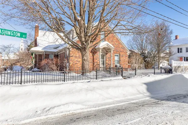 $2,825 | 31 Washington Street, Warren, RI 02885