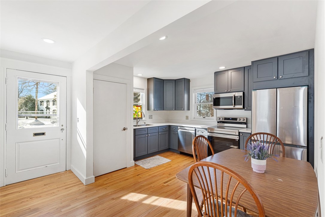 31 Washington Street Warren, RI 02885 - Photo 3 of 28