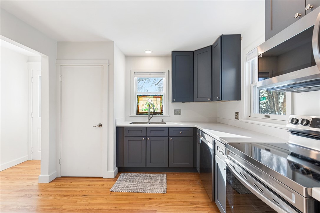 31 Washington Street Warren, RI 02885 - Photo 5 of 28