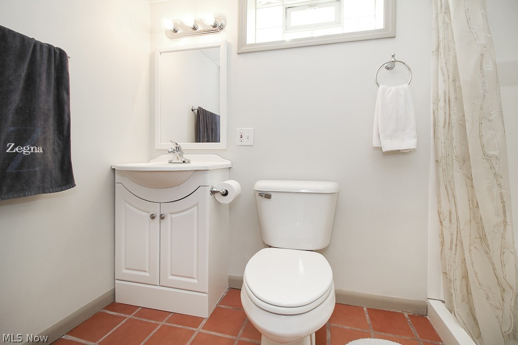 1328 Belrose Road Cleveland, OH 44124 - Photo 15 of 19 Full bath on lower level.