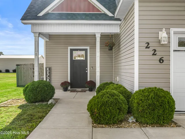 $300,000 | 226 Shell Rock Landing Road, Hubert, NC 28539