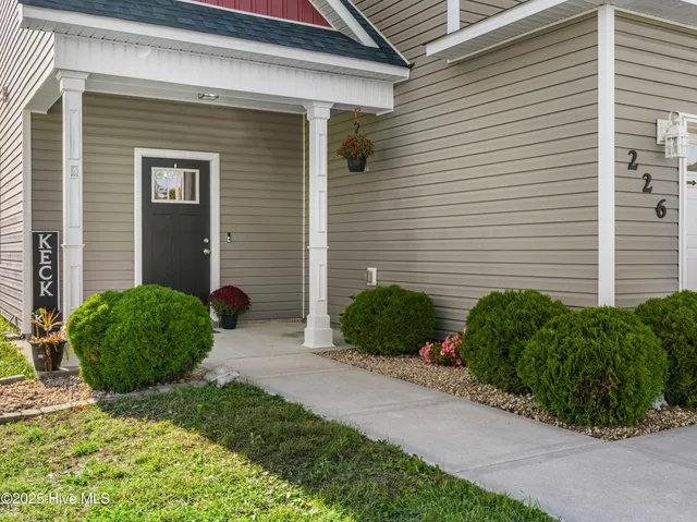 $300,000 | 226 Shell Rock Landing Road, Hubert, NC 28539